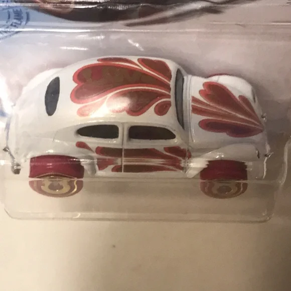 Hotwheels 1yr only 2021 holiday racers valentines 62 Volkswagenbug near mint - Picture 8 of 8